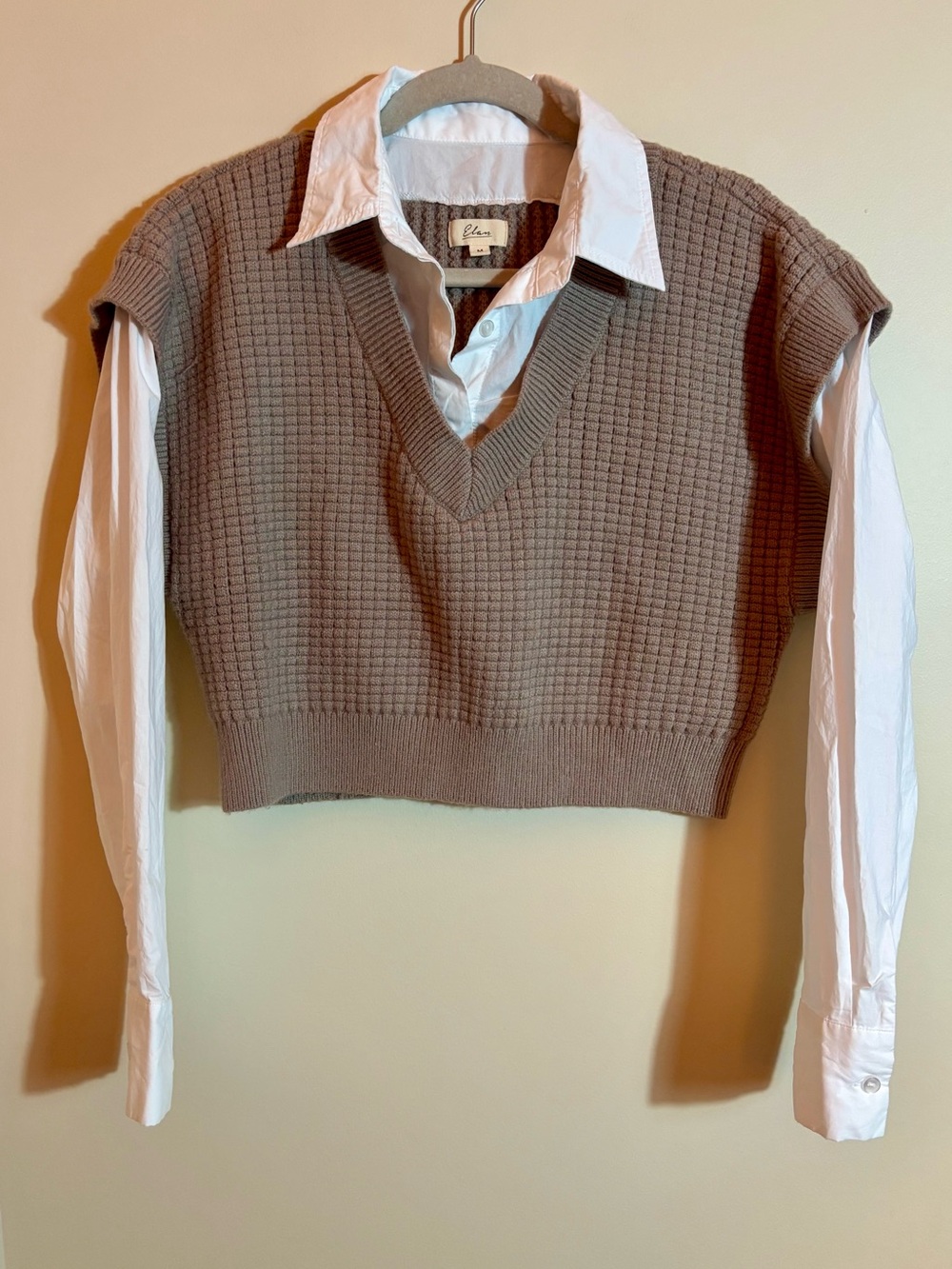 Elan Waffle Knit V-Neck Cropped Sweater Vest built in Cotton Blouse sz M